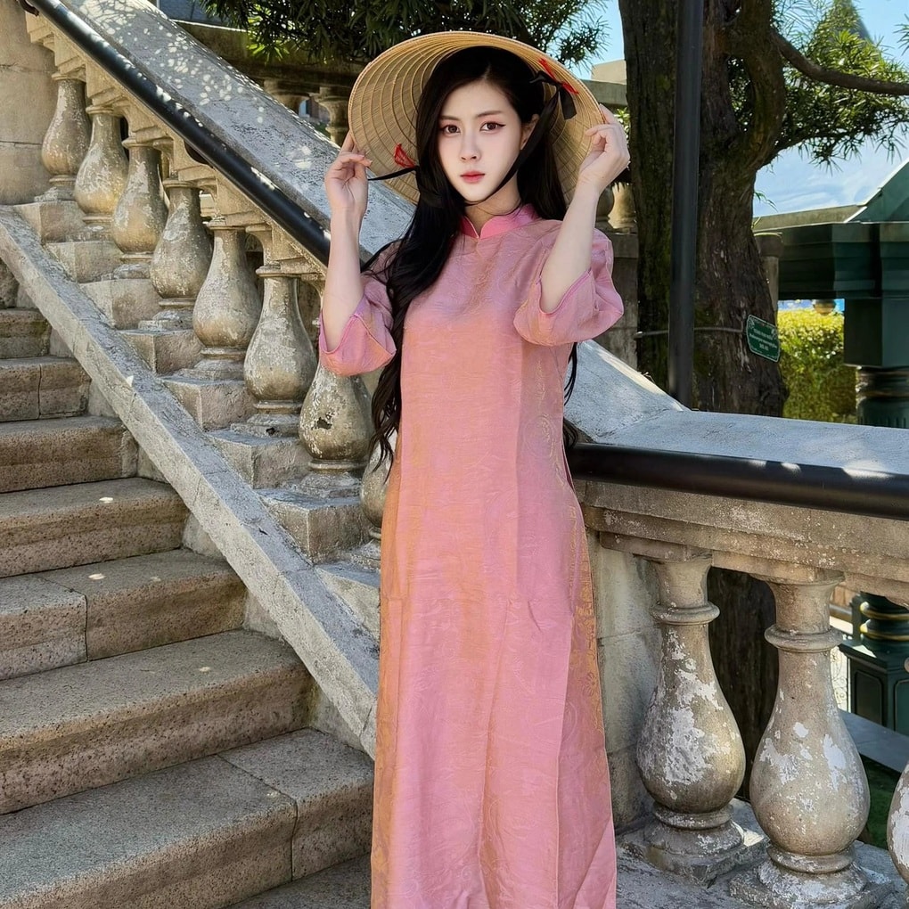 Hotgirl Thái Lan mê cầu thủ Đình Bắc, tới Đà Nẵng du lịch đón năm mới - 1