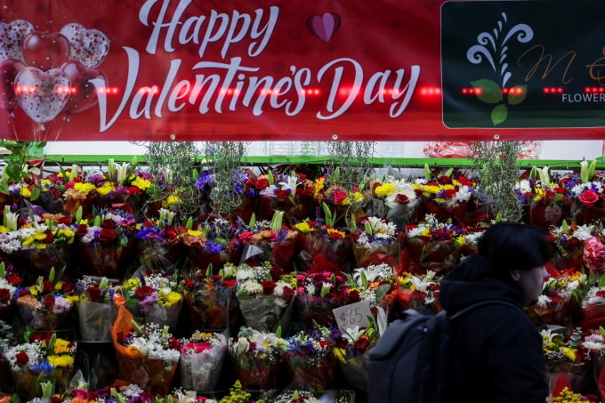 Hoa tại một cửa hàng ở Manhattan, New York, ngày 14/2/2025. Ảnh: Reuters