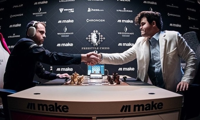 Carlsen trong ván đầu vòng bảng gặp Niemann ở FIDE Freestyle Chess World Championship 2026, tại Weissenhaus, Đức ngày 13/2/2026. Ảnh: Chess