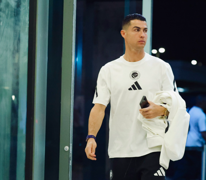 Cristiano Ronaldo trước khi cùng Al Nassr bay sang Al Ahsa để chuẩn bị cho trận gặp Al Fateh ở vòng 22 Saudi Pro League ngày 13/2. Ảnh: Al Nassr