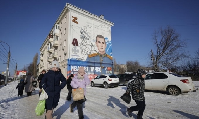 Tranh tuyên truyền về quân đội trên một con đường ở thành phố Voronezh. Ảnh: AFP