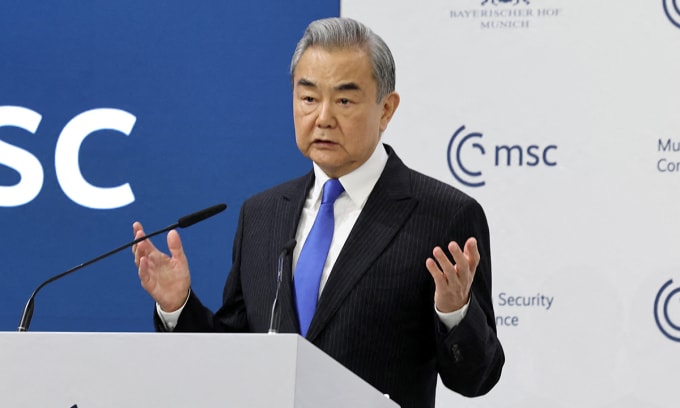 Ngoại trưởng Trung Quốc Vương Nghị phát biểu tại Hội nghị An ninh Munich, Đức ngày 14/2. Ảnh: AFP