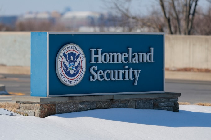 Biển hiệu Bộ An ninh Nội địa Mỹ tại thủ đô Washington ngày 13/2. Ảnh: AFP