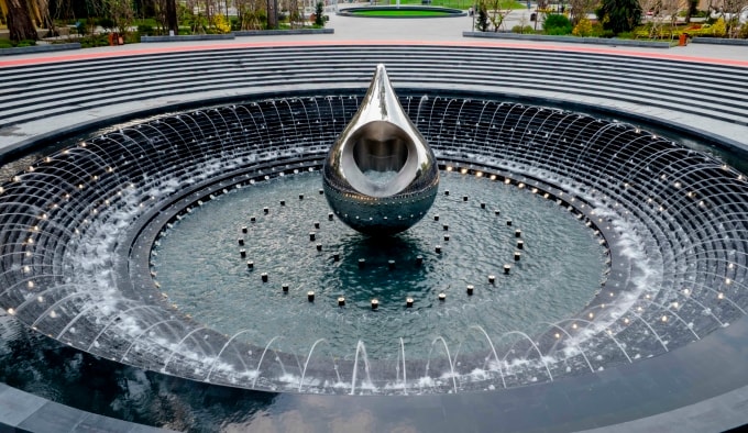 Biểu tượng Giọt nước ở trung tâm công viên. Ảnh: Sun Group