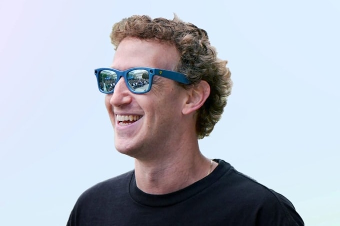 Ông chủ Meta - Mark Zuckerberg đeo mẫu kính do hãng hợp tác phát triển. Ảnh: Meta