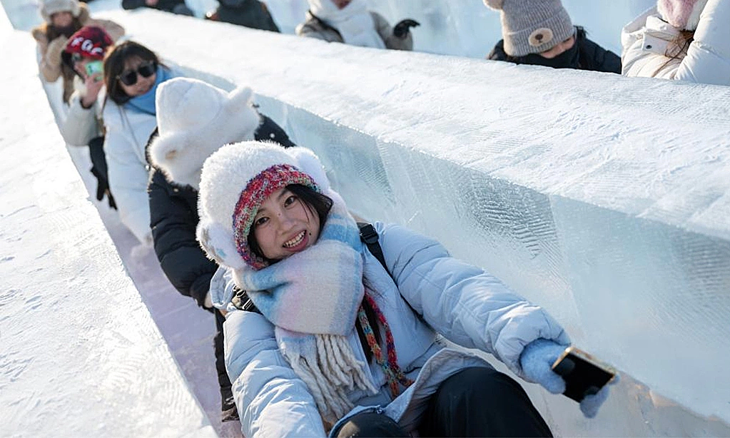 Công viên băng lớn nhất thế giới gây tranh cãi về mức độ xứng đáng