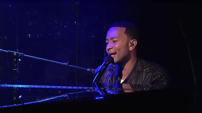 John Legend biểu diễn 