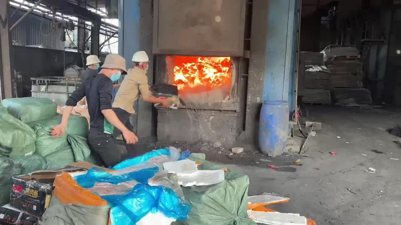 Tiêu hủy 29 tấn vú heo, lạp xưởng bẩn 