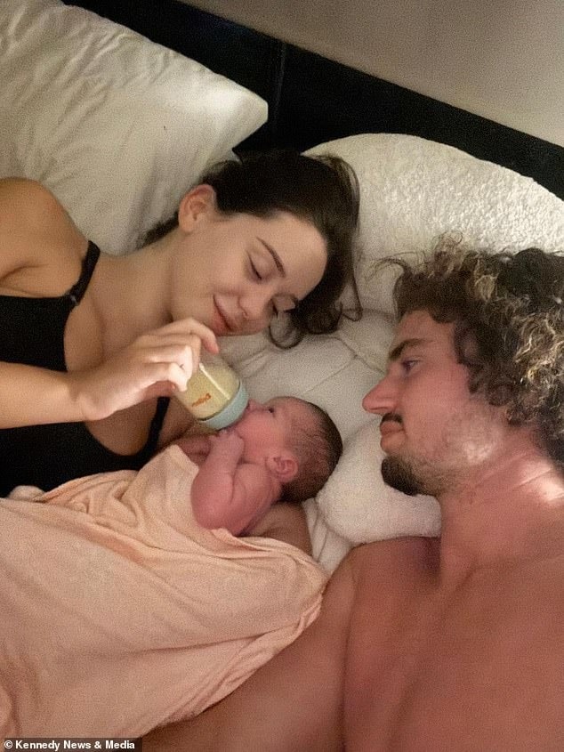 Đau bụng đi khám, cô gái sốc nặng sau khi biết kết quả siêu âm - Ảnh 1.