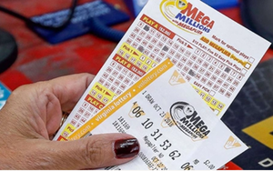 Đưa vợ đi khám, đôi bạn thân trúng số 9 tỷ đồng và cái kết bất ngờ - Ảnh 2.