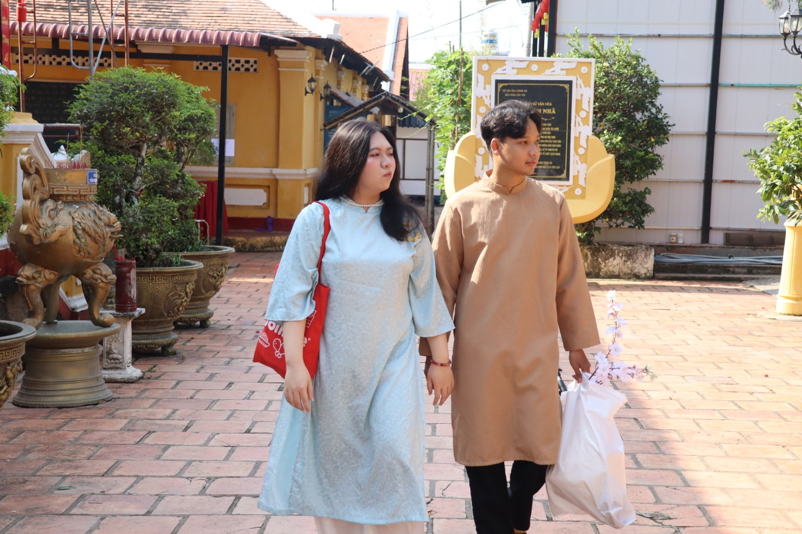 VIDEO: Chiêm ngưỡng ngôi chùa hơn 130 năm tuổi, là "địa chỉ đỏ" ở Cần Thơ - Ảnh 6.