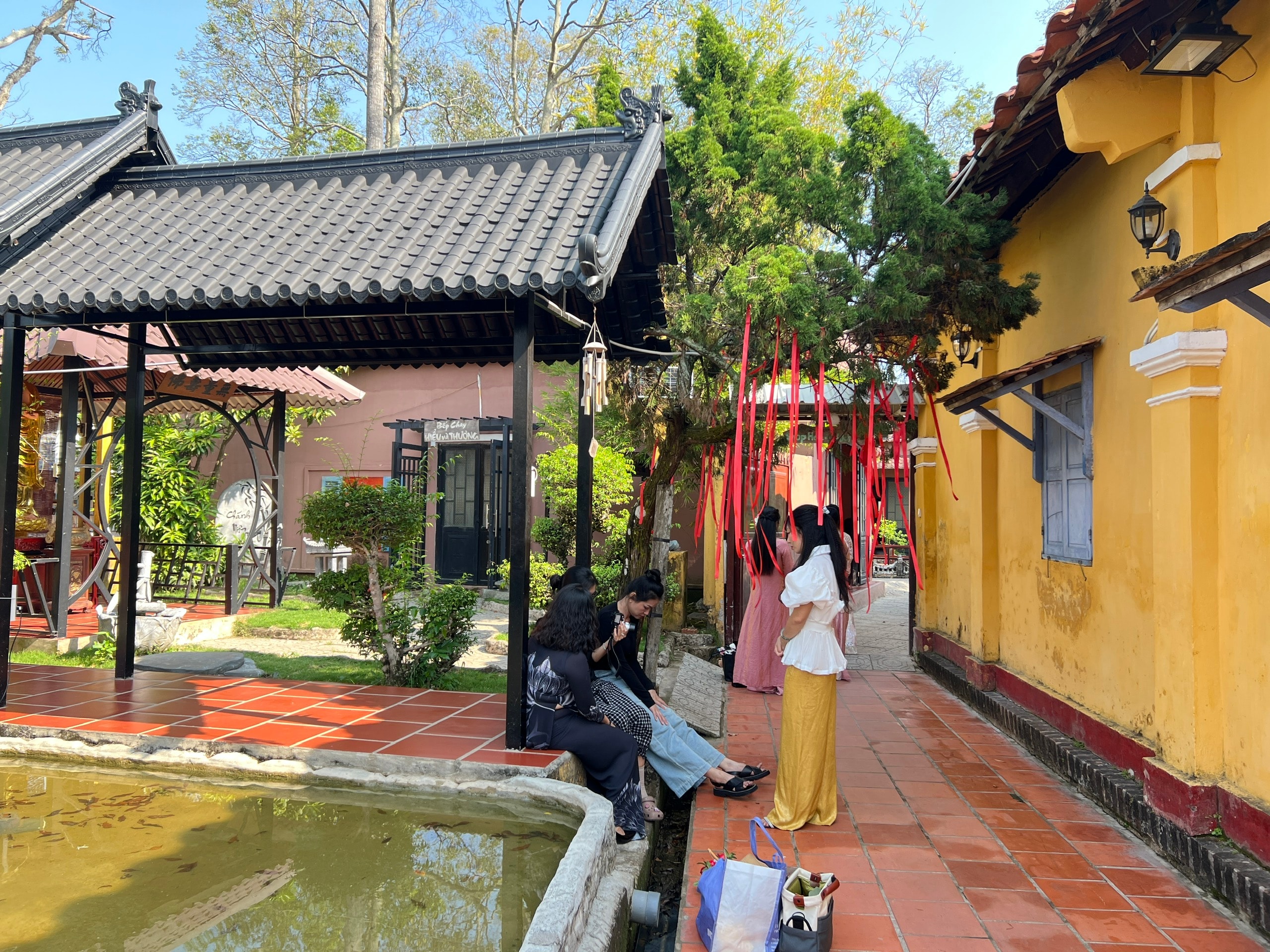 VIDEO: Chiêm ngưỡng ngôi chùa hơn 130 năm tuổi, là "địa chỉ đỏ" ở Cần Thơ - Ảnh 2.