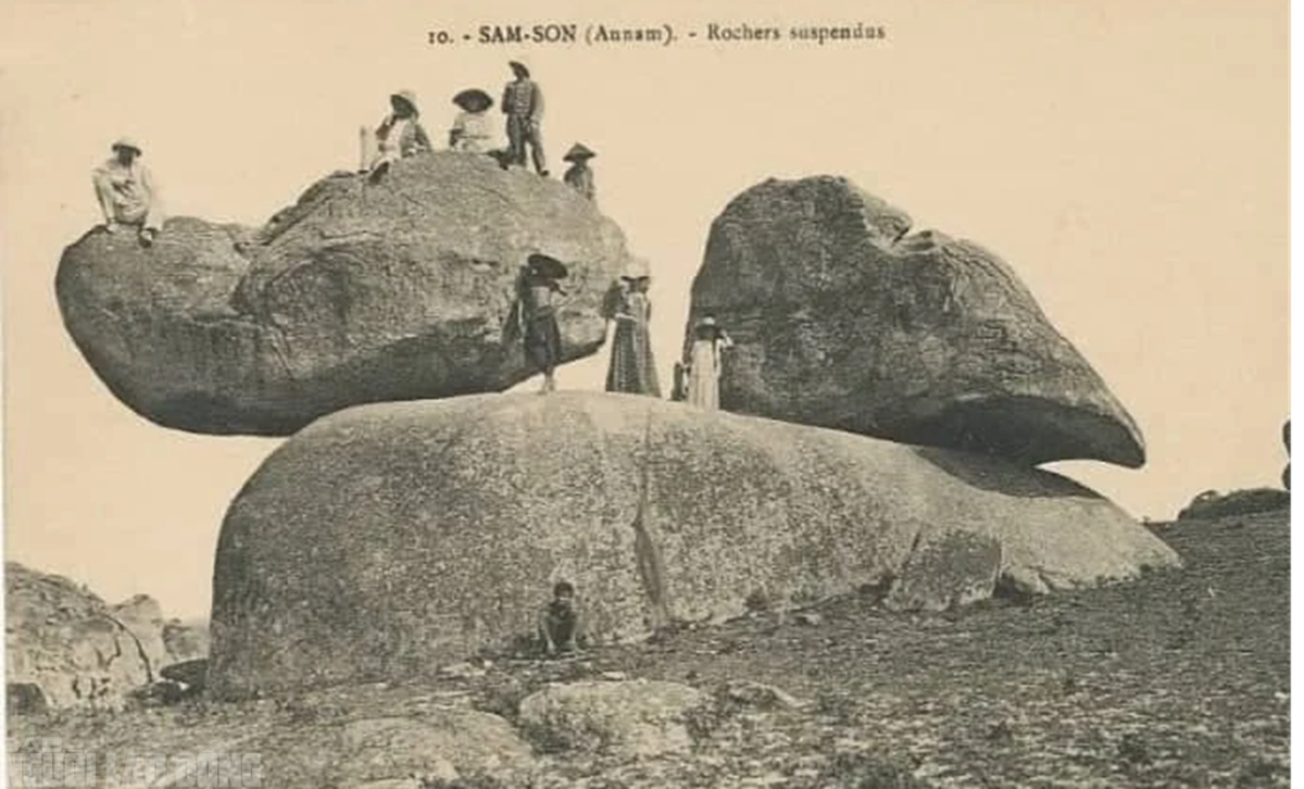 Hai tảng đá "khổng lồ" trên đỉnh núi ở Thanh Hóa - biểu tượng cho mối tình thủy chung - Ảnh 6.