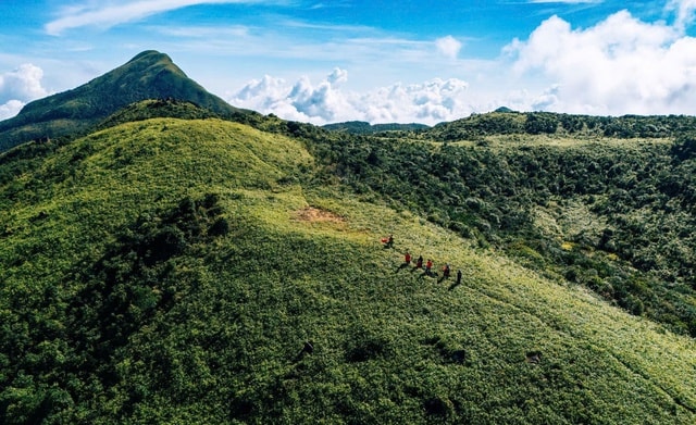 Du xuân trên "nóc nhà Quảng Trị" giữa mây Trường Sơn - Ảnh 1.
