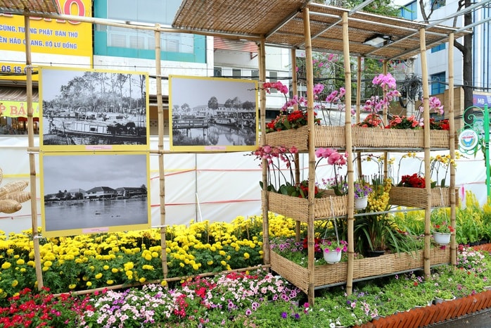 Người dân thích thú check-in tại đường hoa nghệ thuật Cần Thơ trong đêm khai mạc - Ảnh 3.