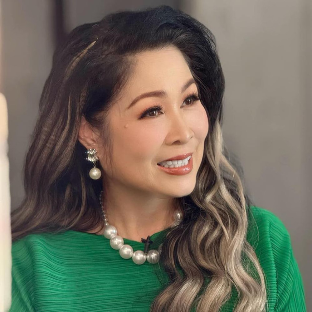 Nữ nghệ sĩ là Giám đốc Sân khấu kịch Hồng Vân.