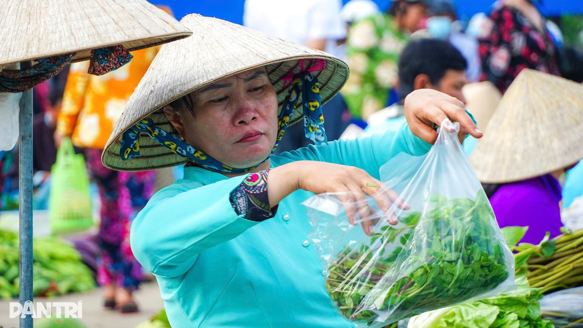 Phiên chợ được mệnh danh đẹp nhất miền Tây, ai ghé đến cũng phải cúi đầu - 5