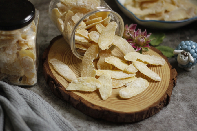 Mứt gừng có thể giúp giảm khó tiêu. Ảnh: Bùi Thủy