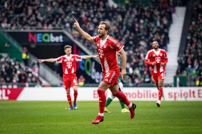 Kane mừng bàn nâng tỷ số lên 2-0 trên sân Weserstadion, Bremen, Đức hôm 14/2. Ảnh: Reuters