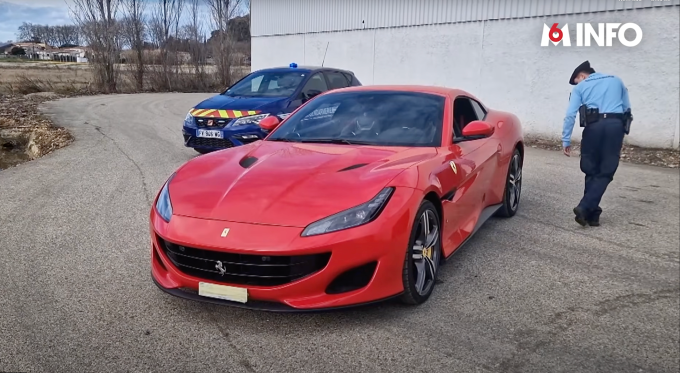 Cuộc chạm trán gã thất nghiệp lái Ferrari giúp cảnh sát tóm gọn gia đình chuyên giả nghèo để trốn thuế