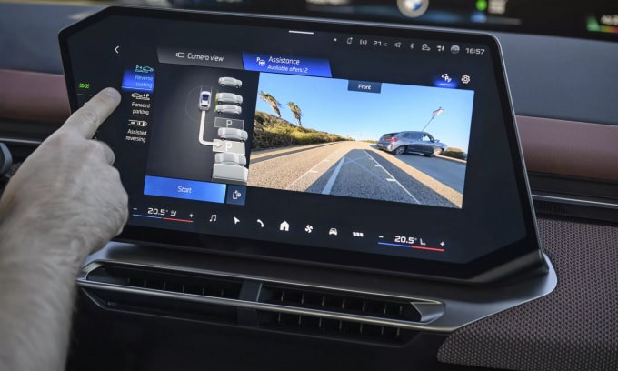 Khách hàng sử dụng camera 360 trên xe BMW iX3 phải trả phí thuê bao hàng tháng. BMW