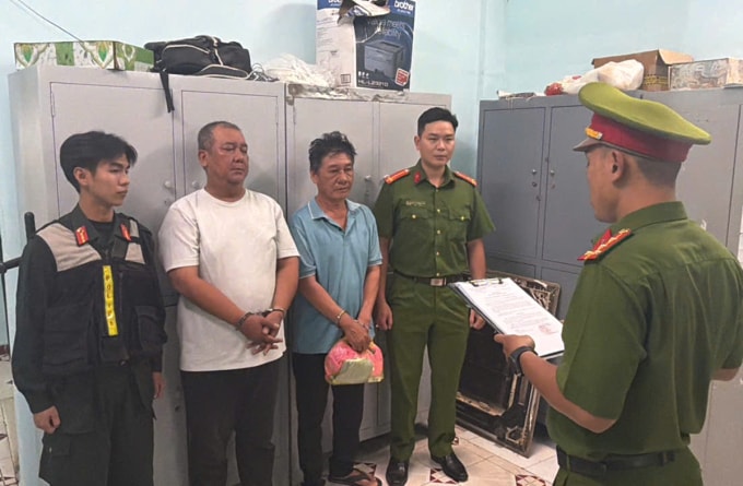 Lê Tấn Cường và Nguyễn Văn Hùng bị bắt. Ảnh: Công an TP HCM