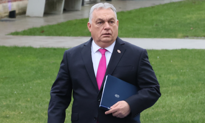Thủ tướng Viktor Orban tới dự hội nghị thượng đỉnh EU tại Bỉ hôm 12/2. Ảnh: AP