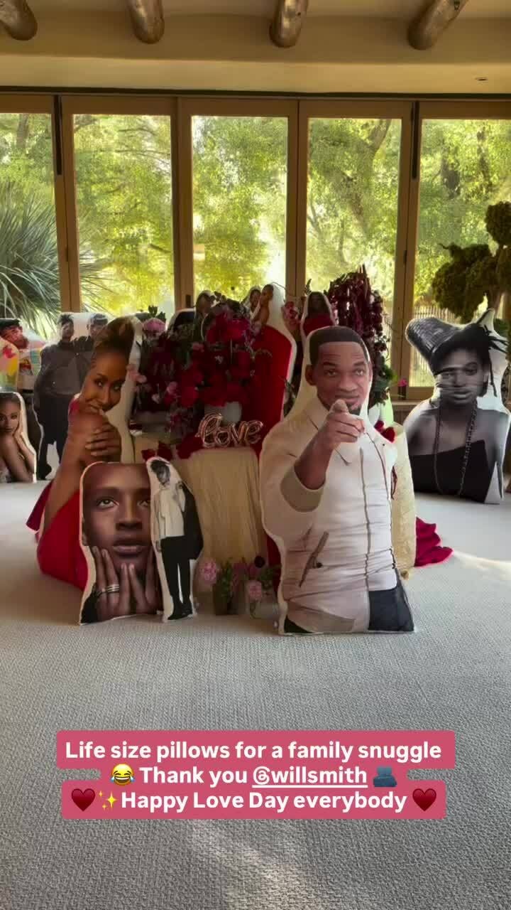 Will Smith tặng vợ cũ gối in hình gia đình dịp Valentine