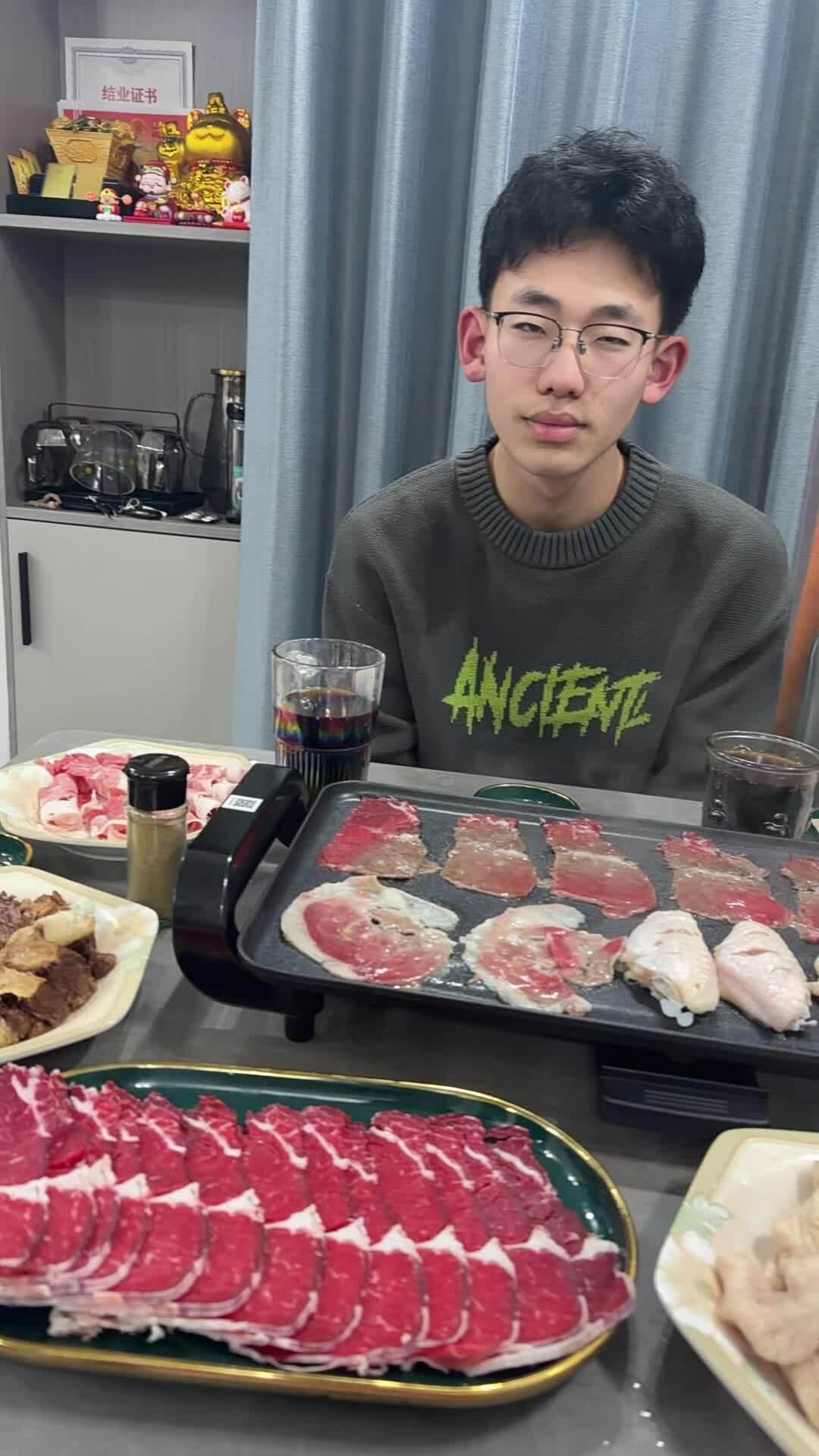 'Bữa sáng sấm sét' của người mẹ Trung Quốc cho con trai kén ăn hút 900 triệu lượt xem