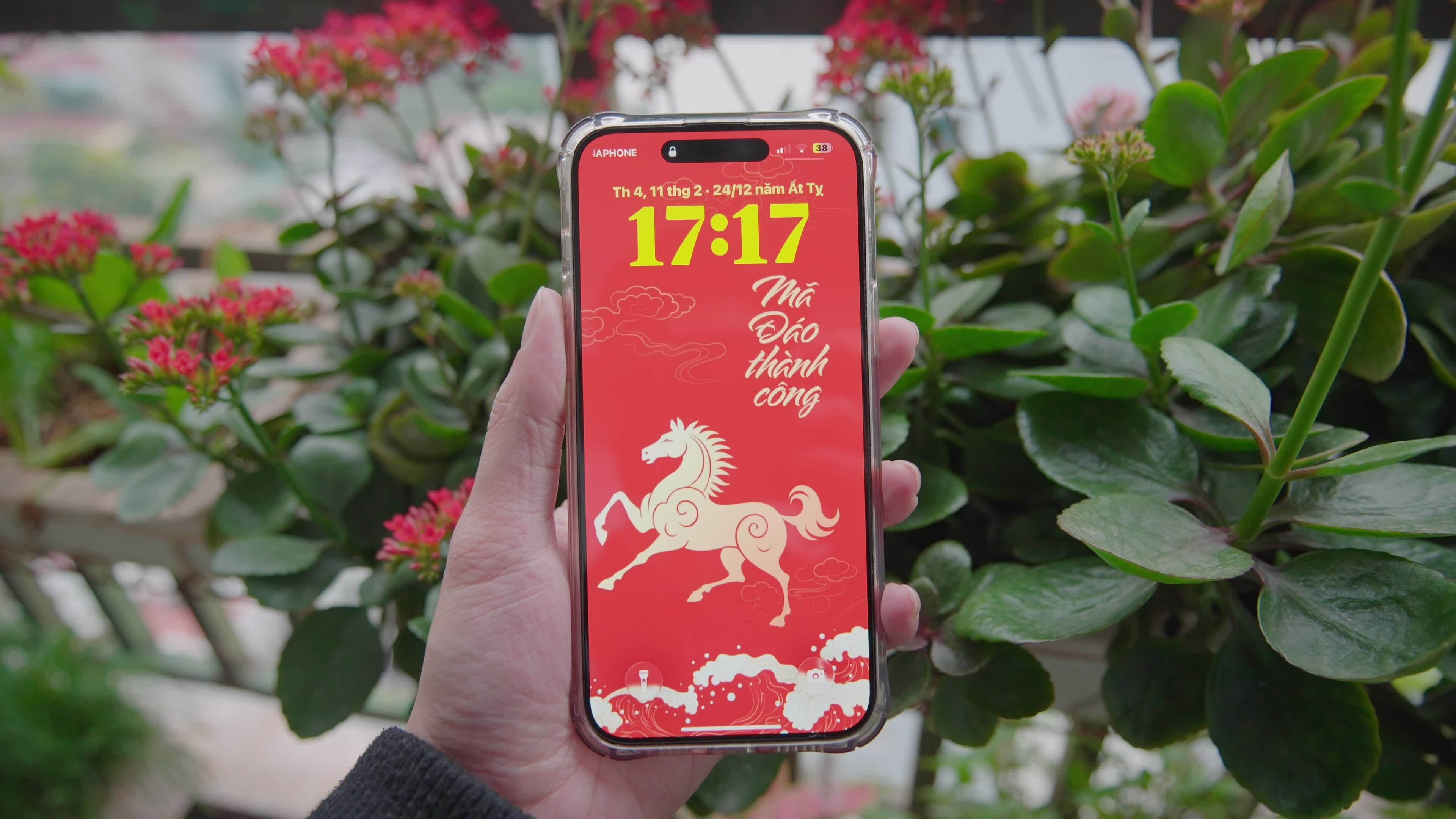 Mẹo tiết kiệm pin điện thoại ngày Tết