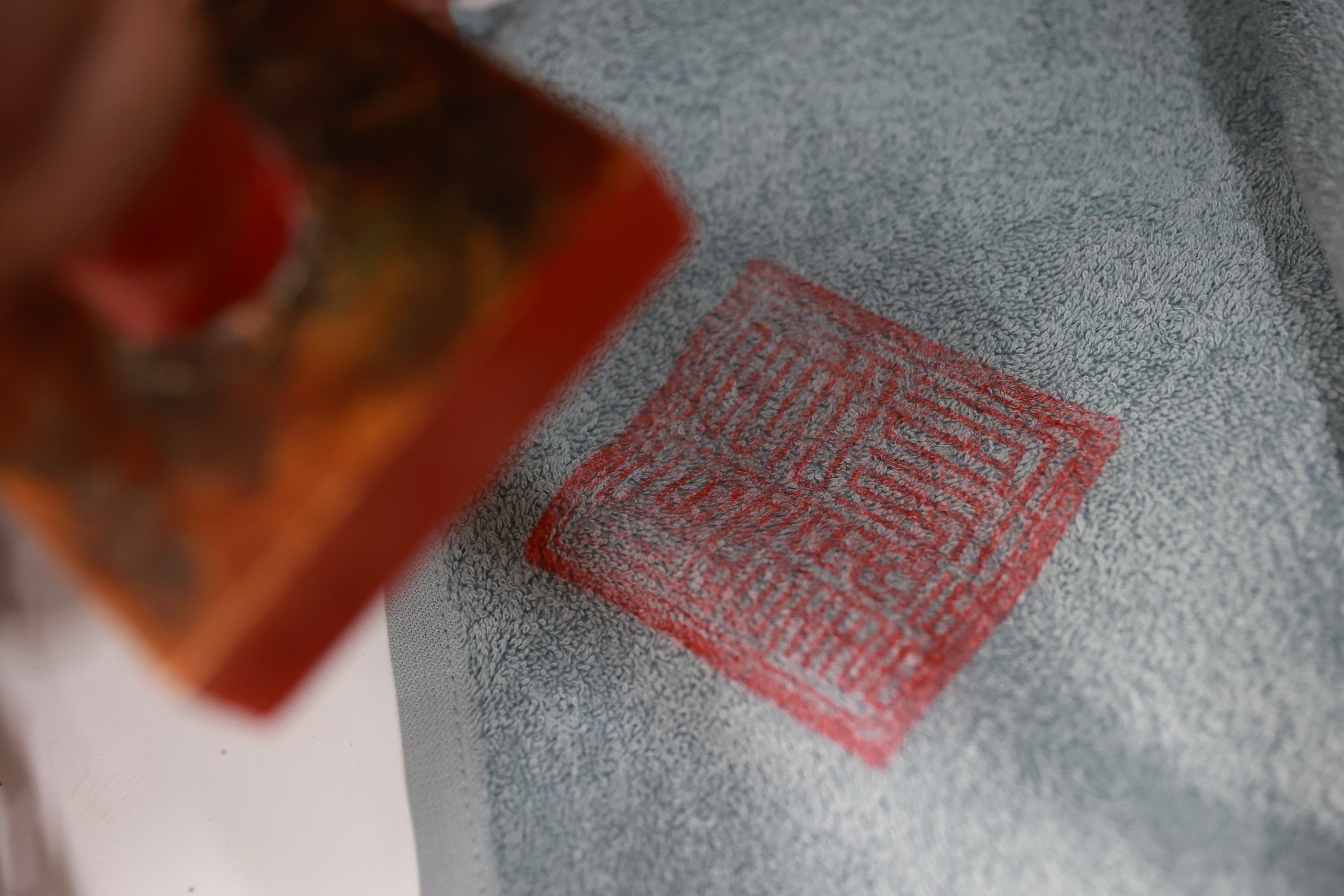 Người Hoa chờ xin ấn