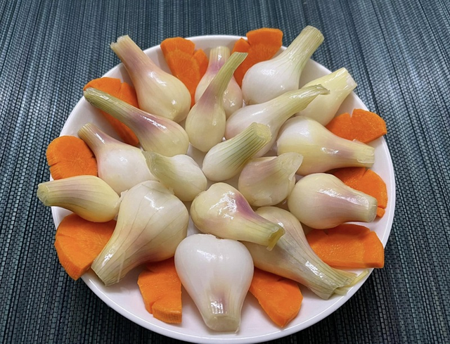 Bí quyết ăn dưa hành ngày Tết: Vừa giúp "tiêu mỡ" vừa đậm vị thơm ngon - Ảnh 2.