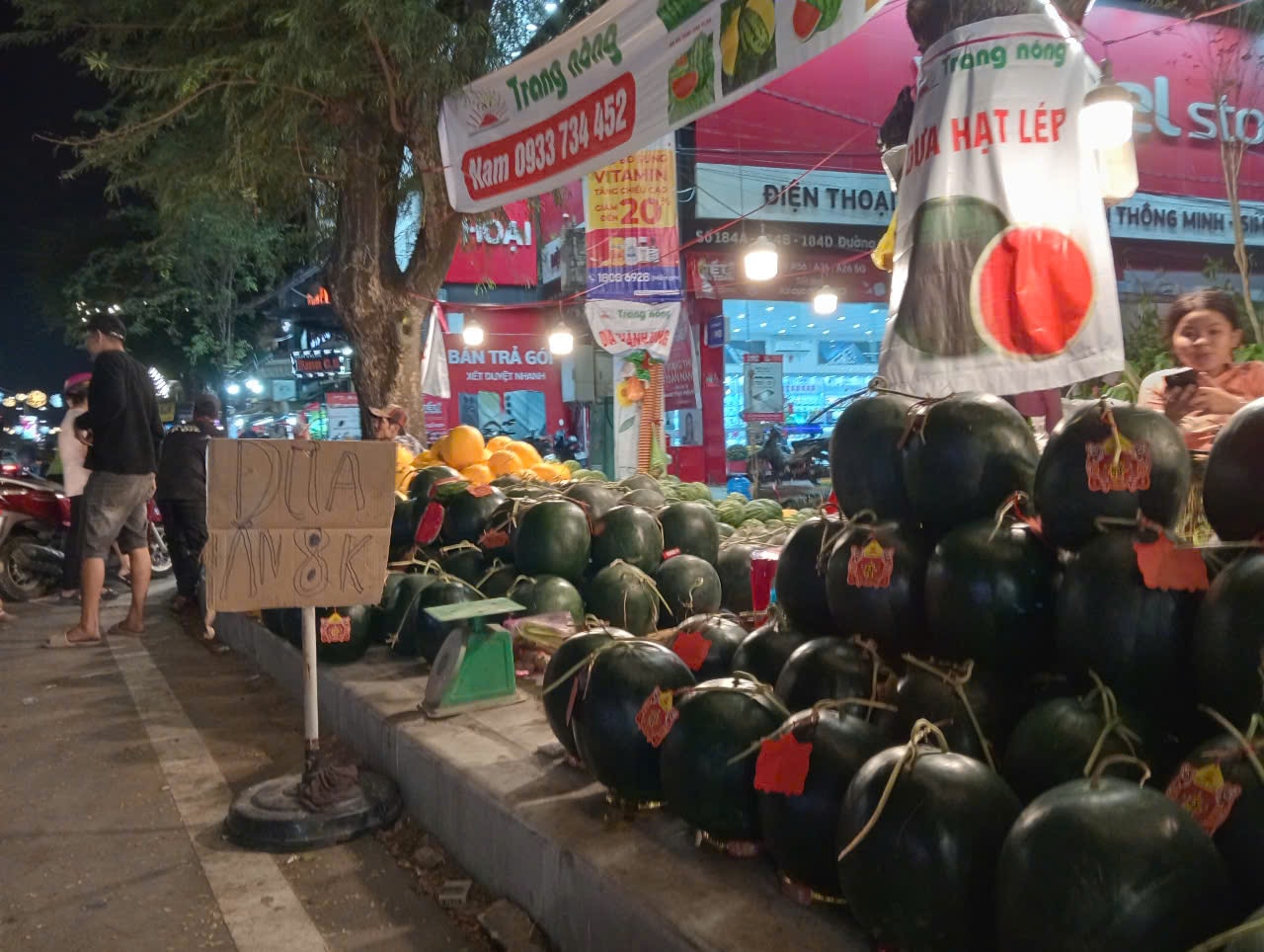 Dưa hấu Cần Thơ giảm giá kỷ lục 8 . 000 Đồng / kg trước Tết Nguyên đán 2026 - Ảnh 10.