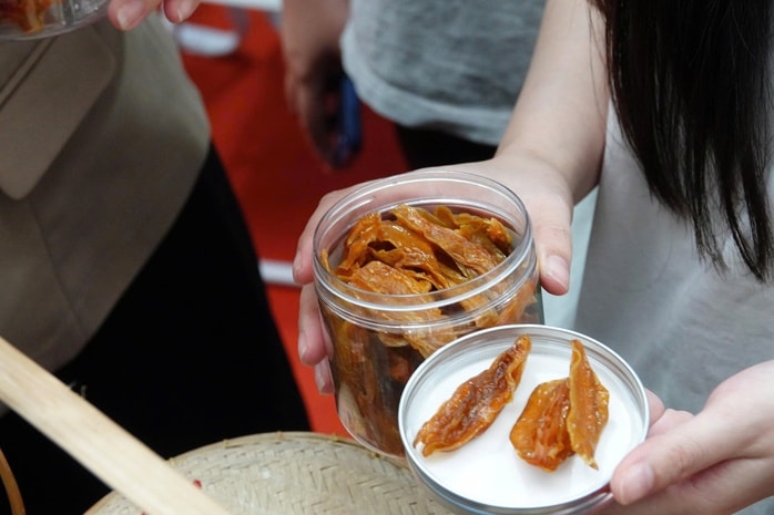 Cô giáo Cần Thơ khởi nghiệp thành công từ mứt khế chua , nâng tầm giá trị trái cây - Ảnh 2.