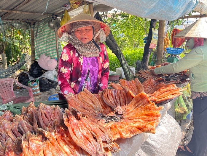 Khô cá lóc Cần Thơ: Nguồn thu nhập ổn định cho Người dân dịp Tết 2026 - Ảnh 5. Khô cá lóc Cần Thơ: Nguồn thu nhập ổn định cho Người dân dịp Tết 2026 - Ảnh 5.
