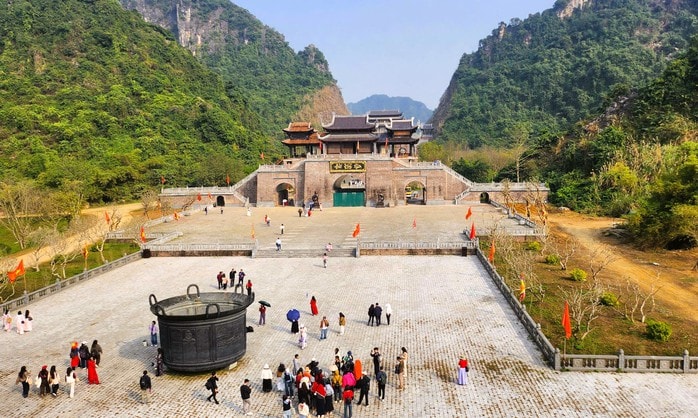 Nhiều điểm du lịch nổi tiếng ở Ninh Bình "nghỉ Tết" - Ảnh 3.