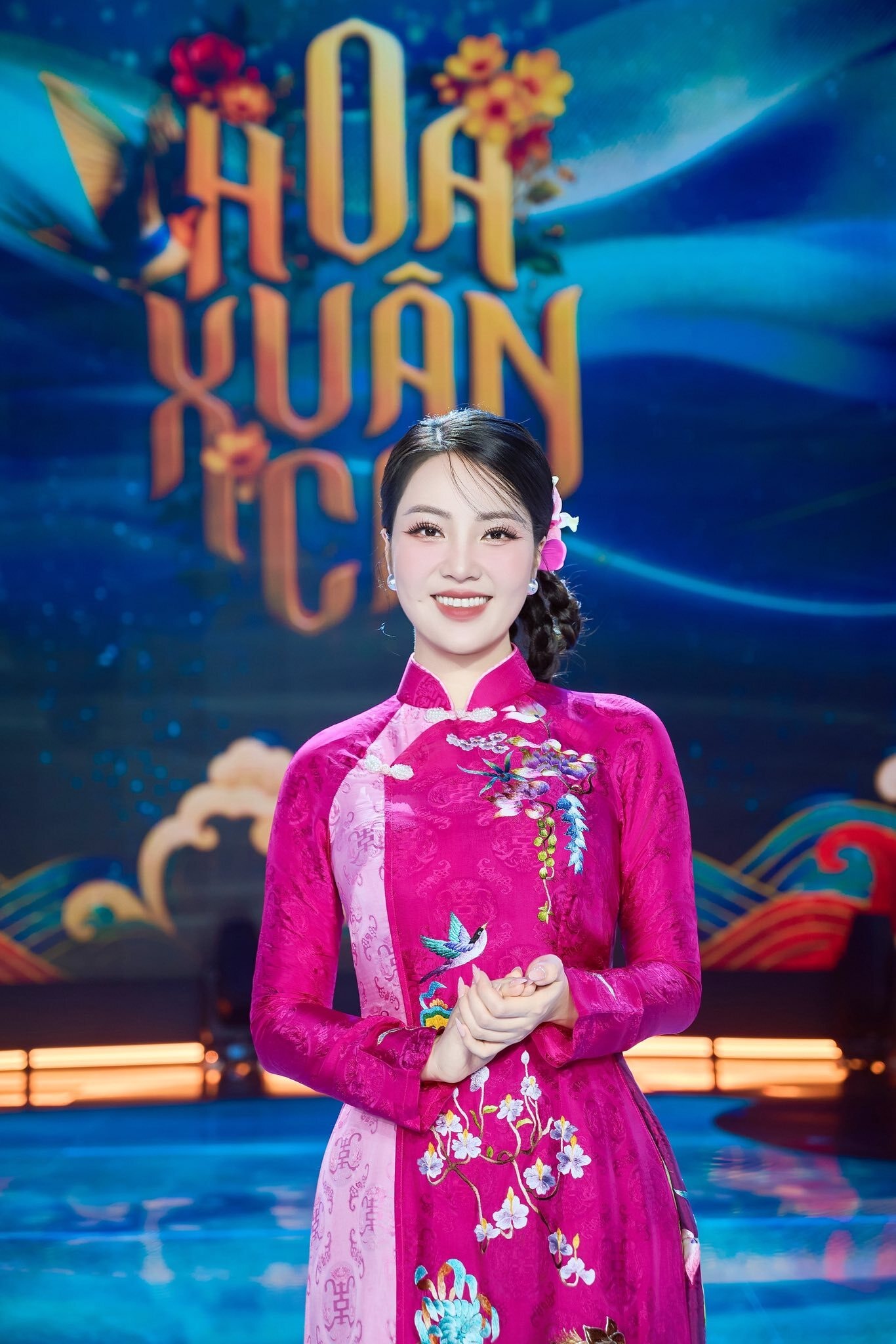 Á hậu Thụy Vân vẫn tất bật với công việc khi cầm trịch chương trình 