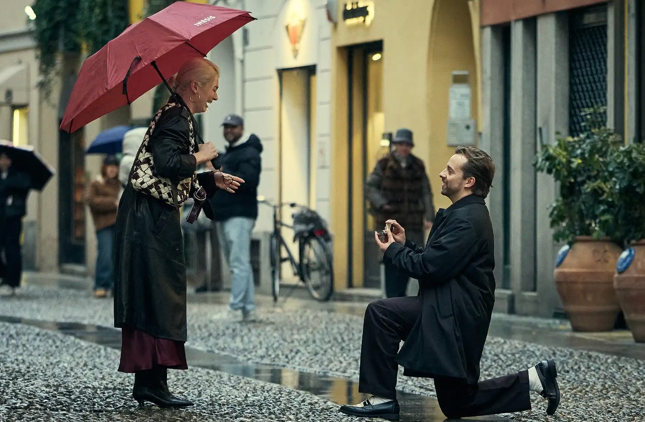 Jean-Luc Baker cầu hôn Olivia Smart giữa lòng Milano. (Nguồn: @jeanlucbaker/Instagram)