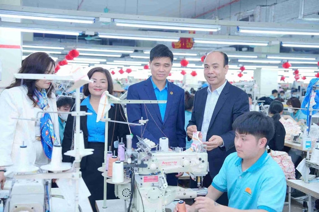 Ước mơ của công nhân xa quê, chuyện từ 12 triệu phần quà - 1 Ước mơ của công nhân xa quê, chuyện từ 12 triệu phần quà - 1