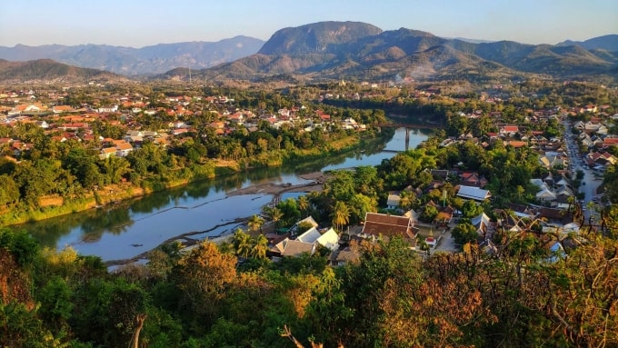 Luang Prabang nhìn từ trên cao. Ảnh: Laaba