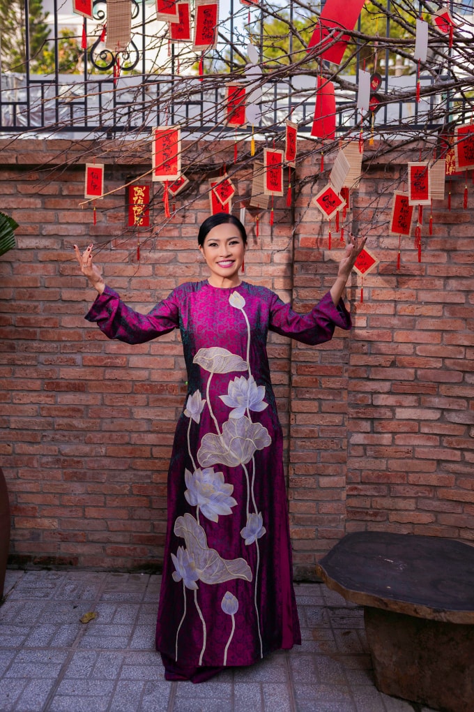 Phương Thanh chụp bộ ảnh trong không gian đón Tết ở nhà riêng. Ảnh: Nhân vật cung cấp