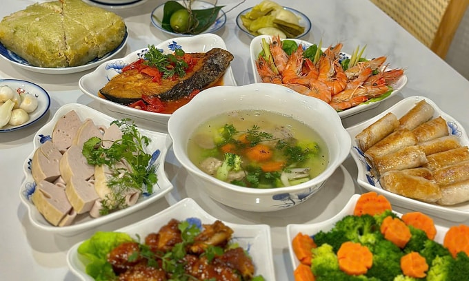 Vừa ăn vừa uống, ăn nhiều rau xanh, không để bụng đói khi uống rượu. Ảnh: Ngọc Phạm