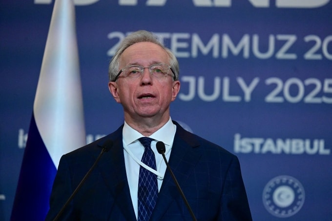Thứ trưởng Ngoại giao Nga Mikhail Galuzin tại một cuộc họp báo ở Istanbul, Thổ Nhĩ Kỳ tháng 7/2025. Ảnh: AFP