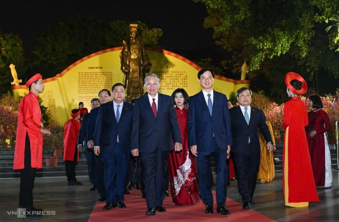 Tổng Bí thư Tô Lâm cùng đoàn đại biểu đến thăm chúc tết Đảng bộ và nhân dân thành phố Hà Nội. Ảnh: Giang Huy