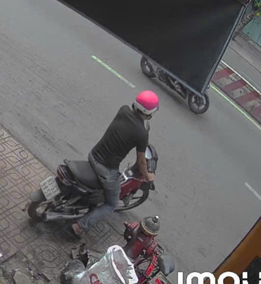 Camera ghi lại cảnh Khiết bỏ chạy. Ảnh: Camera an ninh