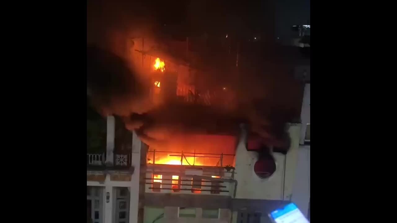 Cháy nhà ba tầng ở TP HCM