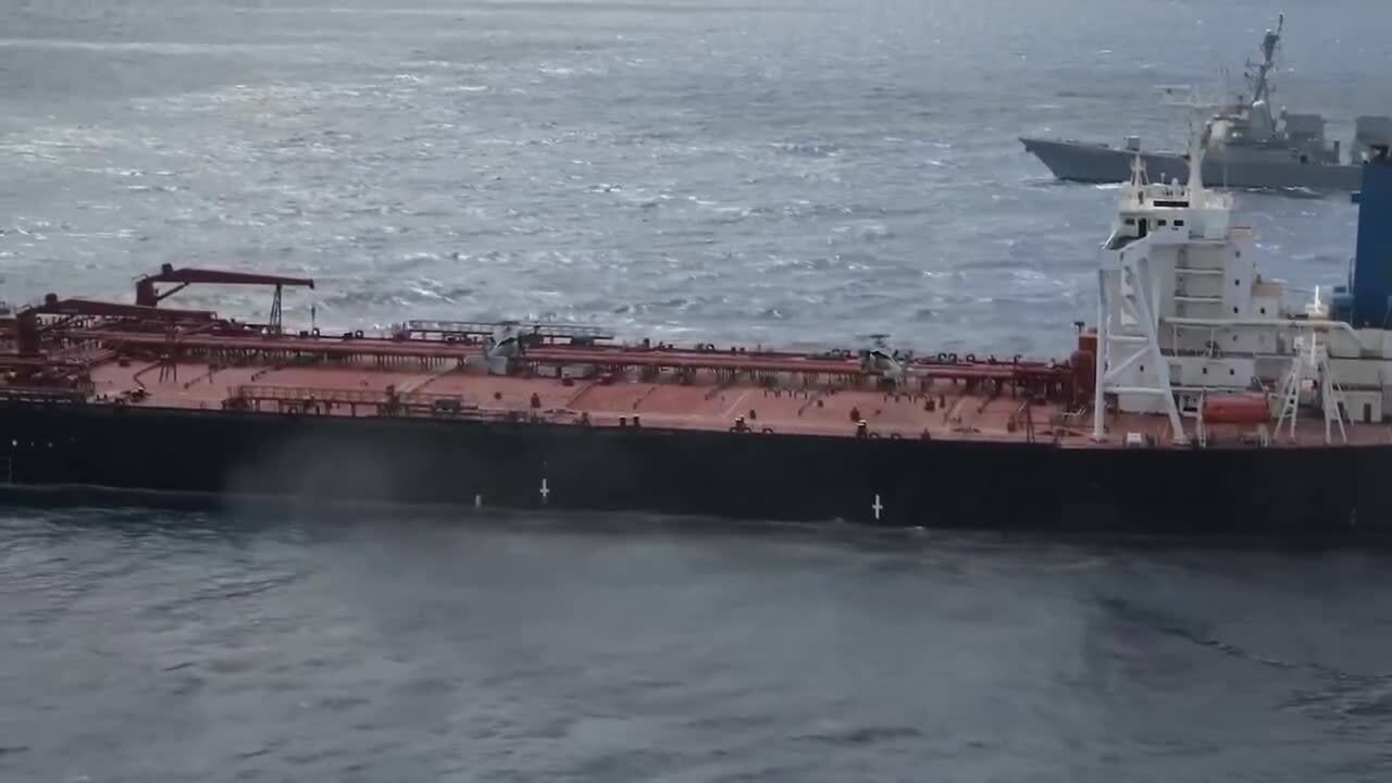 Mỹ đăng video chặn bắt tàu chở dầu bị trừng phạt 