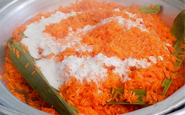 Mách bạn cách nấu xôi gấc cúng Tết để năm mới "đỏ như son" - Ảnh 1.