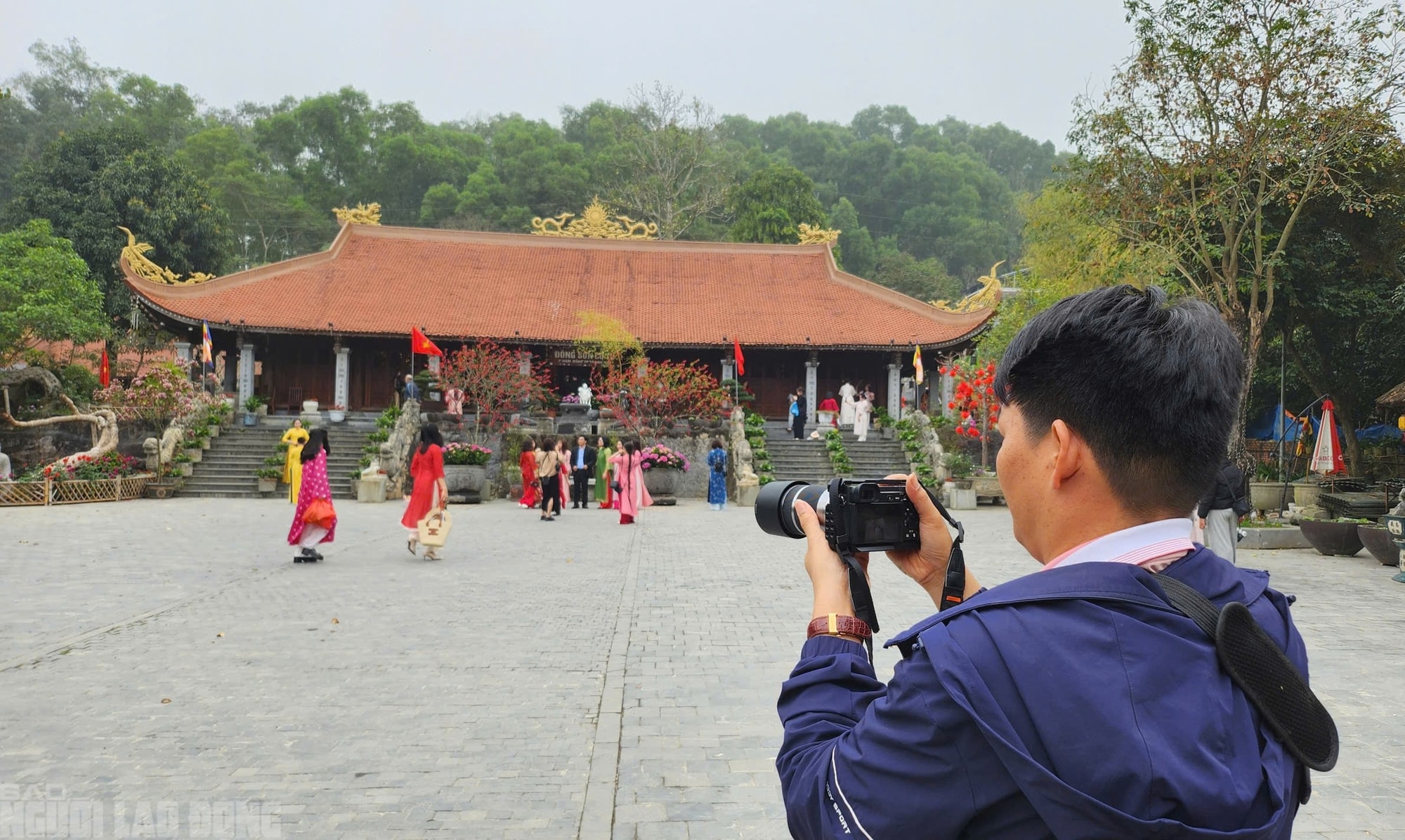 Ngôi chùa cổ ở Thanh Hóa hút khách tới check-in ảnh Tết - Ảnh 1.