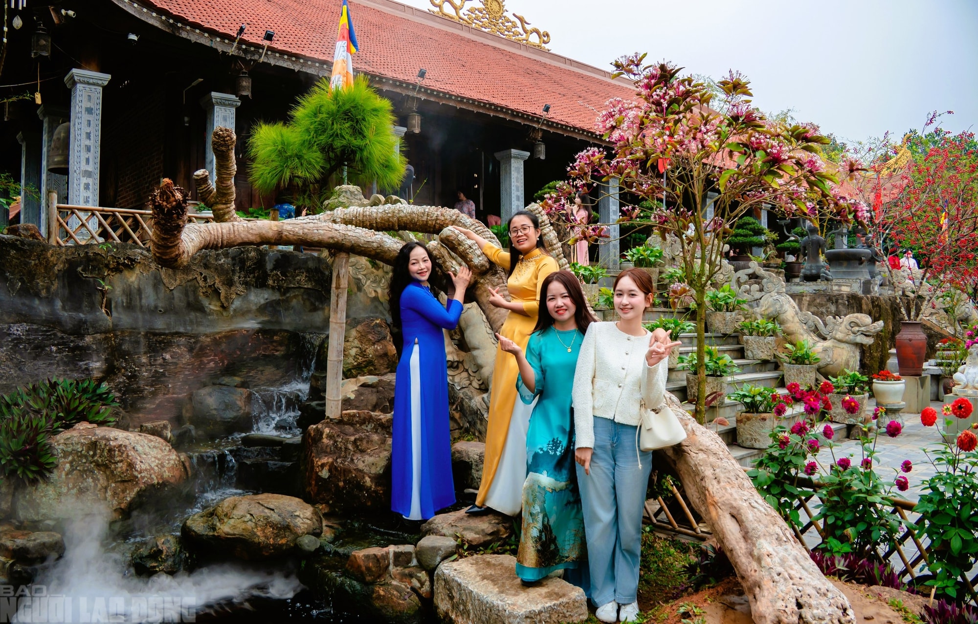 Ngôi chùa cổ ở Thanh Hóa hút khách tới check-in ảnh Tết - Ảnh 7.